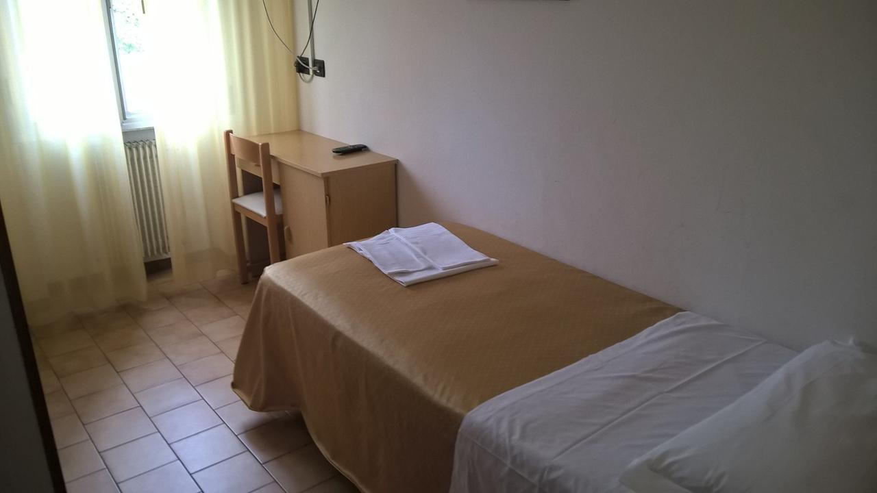 Hotel Parigi Castel San Pietro Terme Værelse billede
